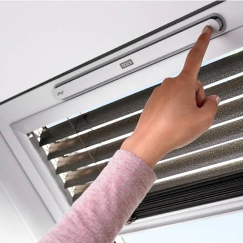 Купить Окно Velux Optima Комфорт Пластик GLP 0073BIS (FR04) мансардное, ручка снизу 660х980 мм по низкой цене