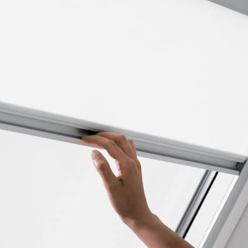 Купить Рулонная штора Velux RFL 1028 белая (C04) на направляющих 55хх98 см по низкой цене