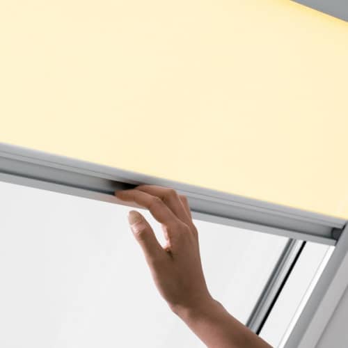 Купить Рулонная штора Velux RFL 4000 натуральная текстура (C04) на направляющих 55х98 см по низкой цене