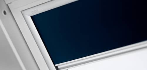 Купить Рулонная штора Velux DKL Сиеста 1100 темно-синяя (P08) на направляющих 94х140 см по низкой цене