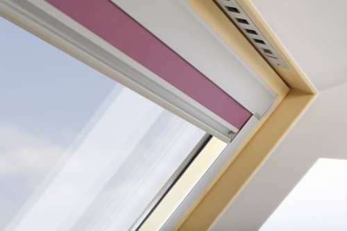 Купить Рулонная штора Fakro ARF Blackout бордовая 056 на направляющих 66х118 см по низкой цене