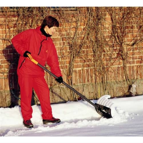 Купить Лопата Fiskars 142610 снеговая с черенком по низкой цене