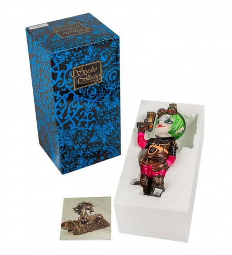 Купить Статуэтка Veronese Девочка с револьвером WS-396 по низкой цене