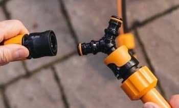 Купить Коннектор Fiskars 1023670 для шланга 3/4 дюйма по низкой цене