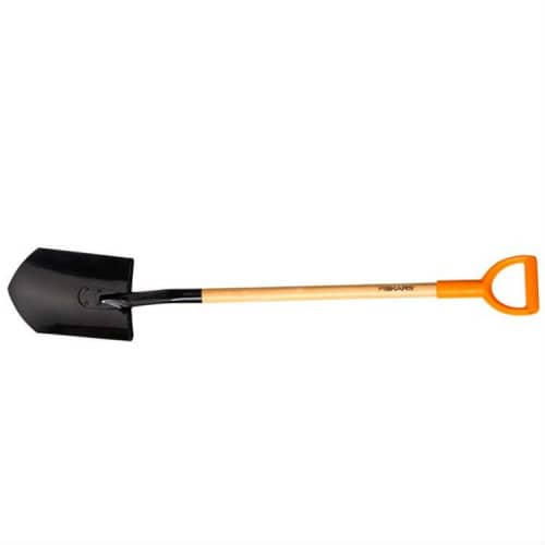 Купить Лопата Fiskars 131640 штыковая с деревянным черенком по низкой цене