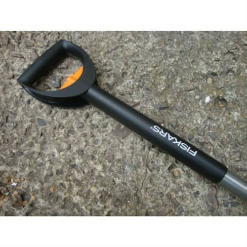 Купить Лопата Fiskars 131300 штыковая телескопическая по низкой цене