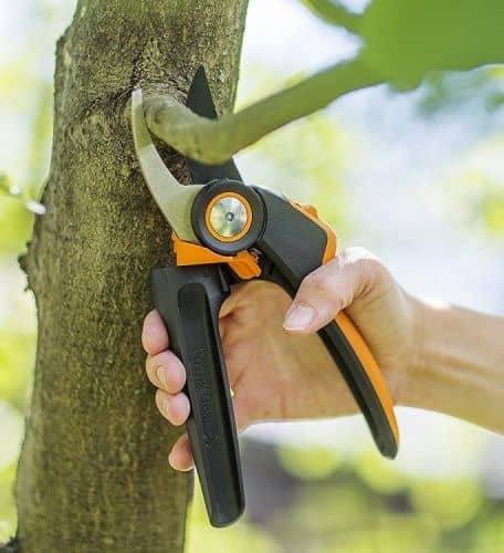 Купить Сучкорез Fiskars PowerGear PX94 с силовым приводом по низкой цене