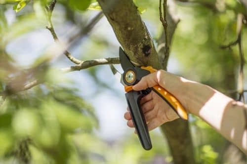 Купить Сучкорез Fiskars PowerGear PX94 с силовым приводом по низкой цене