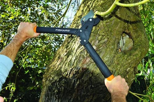 Купить Сучкорез Fiskars PowerStep L85 с храповым механизмом по низкой цене