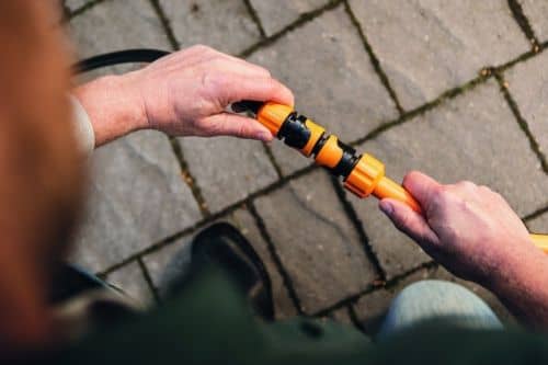 Купить Коннектор Fiskars 1020450 для шланга 1/2-5/8 дюйма с автостопом по низкой цене