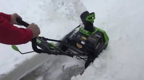 Купить Снегоуборщик Greenworks GD40SB аккумуляторный без аккумулятора по низкой цене