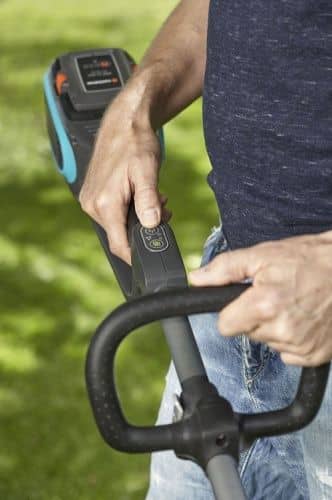 Купить Триммер Gardena PowerCut Li-40/30 09827 аккумуляторный по низкой цене