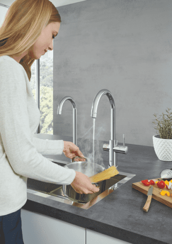 Купить Смеситель Grohe Red Duo New 30079001 для кухни с водонагревателем по низкой цене