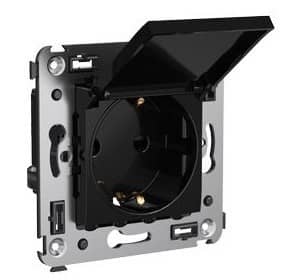 Купить Розетка DKC 4402013 Avanti 2P+E одноместная с заземлением и защитными шторками с крышкой Черный квадрат по низкой цене