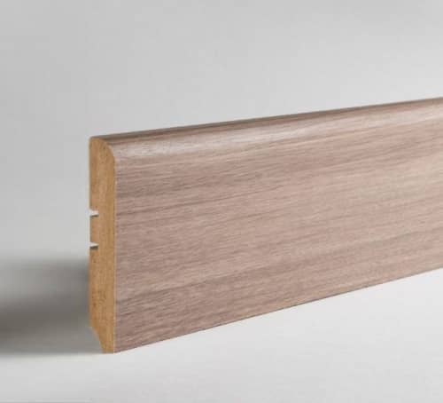 Деревянный, металлический, пластиковый напольный плинтус.