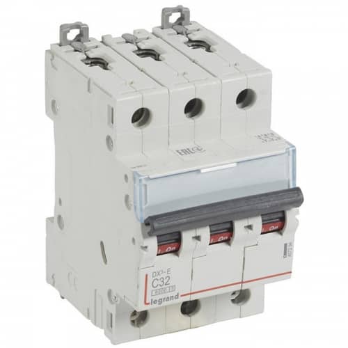 Купить Автоматический выключатель Legrand DX3-E 407294 3P C 32A 6кА по низкой цене