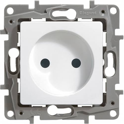 Купить Розетка Legrand Etika 672220 одноместная без заземления белый по низкой цене