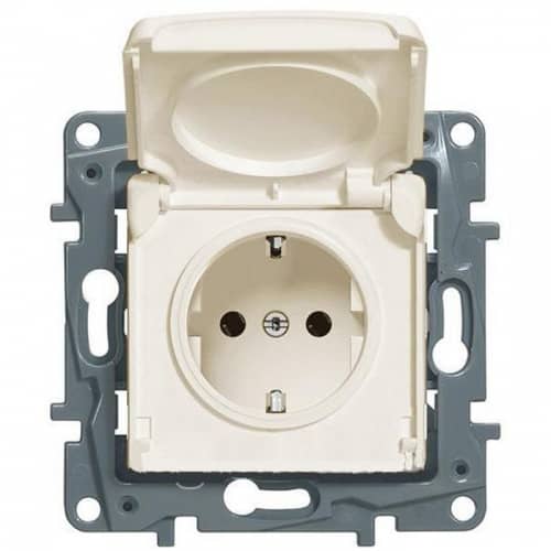 Купить Розетка Legrand Etika 672332 одноместная с заземлением и защитными шторками с крышкой Слоновая кость по низкой цене