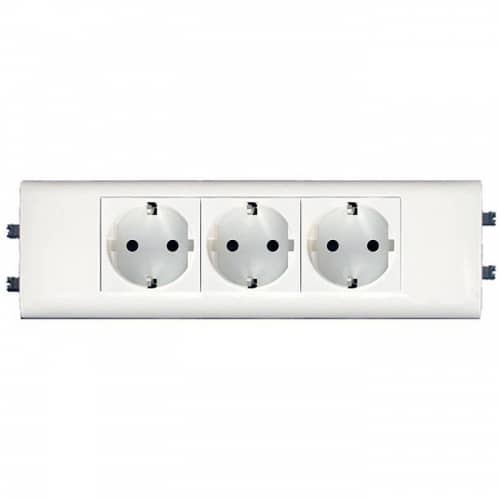 Купить Розетка Legrand Mosaic 077433 трехместная с заземлением и защитными шторками белый по низкой цене