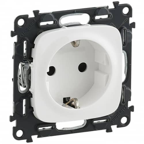 Купить Розетка Legrand Valena Allure 753720 одноместная с заземлением и защитными шторками белый по низкой цене