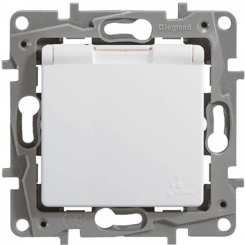 Купить Розетка Legrand Etika 672232 одноместная с заземлением и защитными шторками с крышкой белый по низкой цене