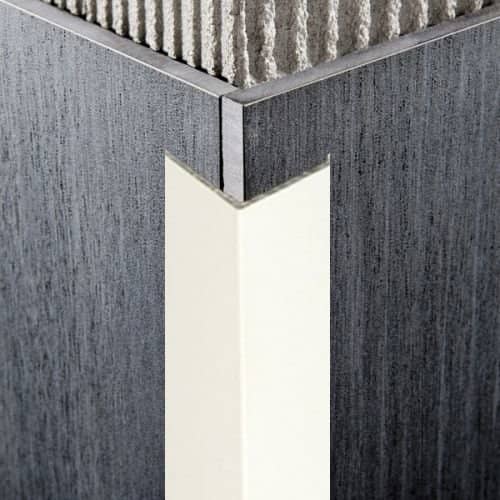 Деревянный, металлический, пластиковый напольный плинтус.