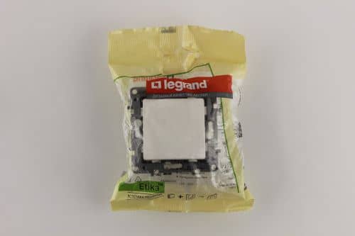 Купить Выключатель Legrand Etika 10А однокнопочный по низкой цене