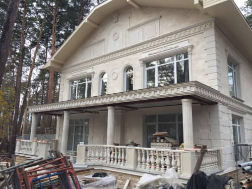 Купить Дагестанский камень Камень Юг каралапко белый 350х750х25 мм для наружной отделки дома по низкой цене