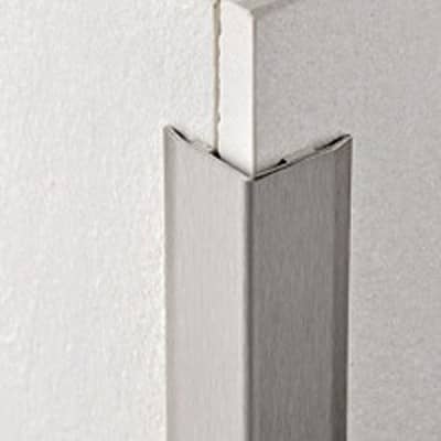 Деревянный, металлический, пластиковый напольный плинтус.