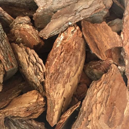 Купить Кора сосны крупная 6-10 см 50 л по низкой цене