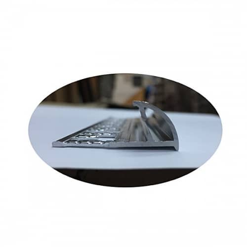 Деревянный, металлический, пластиковый напольный плинтус.