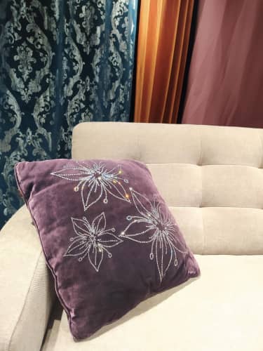 Купить Подушка Dream Land декоративная велюр фиолетовый с цветочным узором из кристаллов Swarovski 45х45 см по низкой цене