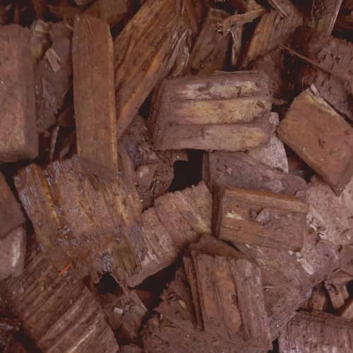 Купить Щепа декоративная коричневая 50 л по низкой цене