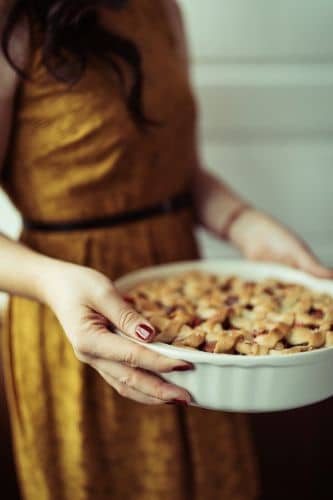 Купить Форма Emile Henry для десертов круглая, кремовый 24,5 см по низкой цене