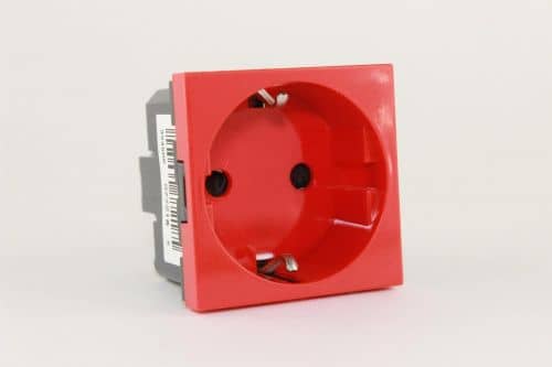 Купить Розетка Legrand Mosaic 2К+З с заземлением красная по низкой цене