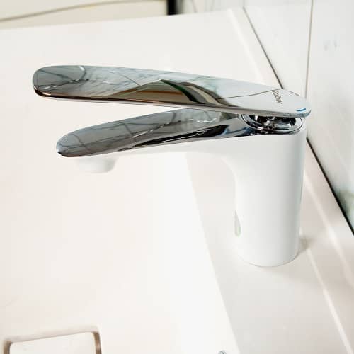 Купить Смеситель Raiber Dunis R1201 для раковины, однорычажный, хром белый по низкой цене