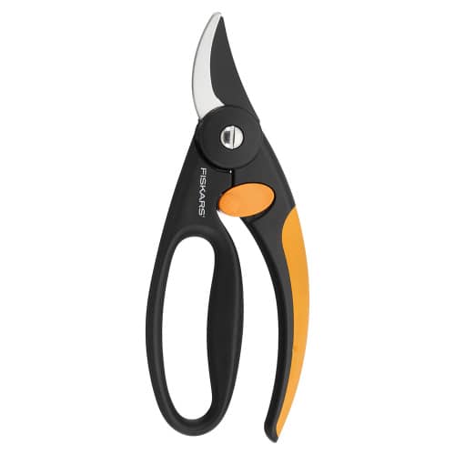 Купить Секатор плоскостной FISKARS P44 с петлей для пальцев по низкой цене