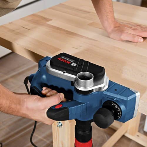 Купить Рубанок электрический BOSCH Professional GHO 26-82 D 710 Вт, глубина 0-2,6 мм по низкой цене