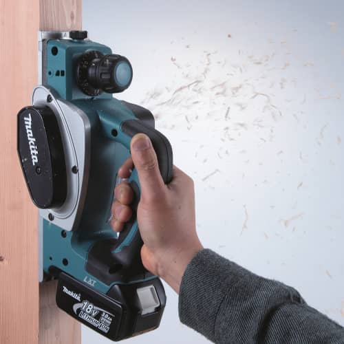 Купить Аккумуляторный рубанок Makita DKP180Z 18 В глубина 0-2 мм, без аккумулятора по низкой цене