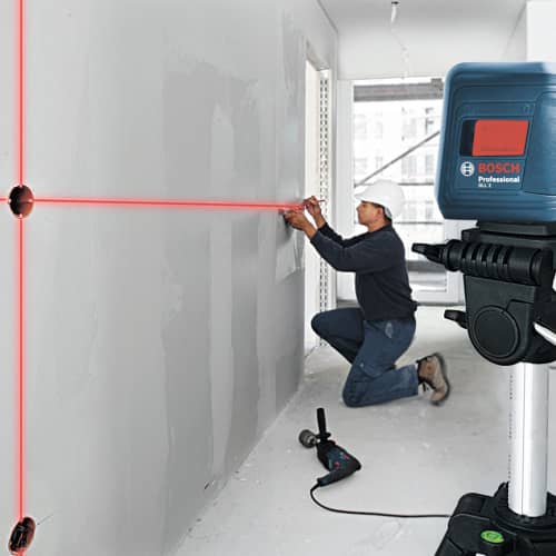 Купить Лазерный нивелир BOSCH Professional GLL2, 10 м с держателем по низкой цене