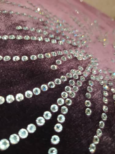 Купить Подушка Dream Land декоративная велюр фиолетовый с цветочным узором из кристаллов Swarovski 45х45 см по низкой цене