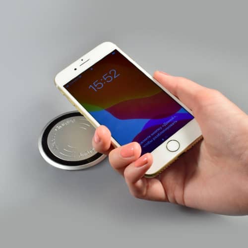 Купить Беспроводная зарядка GLS серебро по низкой цене