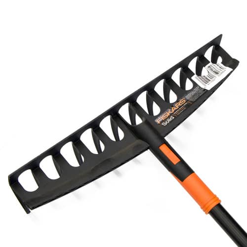 Купить Грабли прямые 12 зубьев Fiskars 135066 с черенком по низкой цене