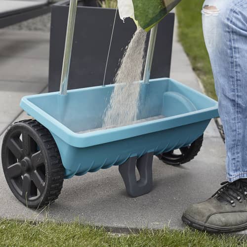 Купить Разбрасыватель-сеялка Gardena Classic 300 универсальный 10 л по низкой цене