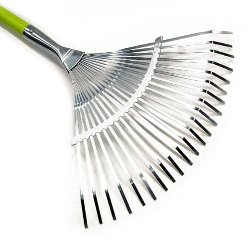 Купить Грабли веерные TRAVENA 43 см фиберглассовый черенок по низкой цене