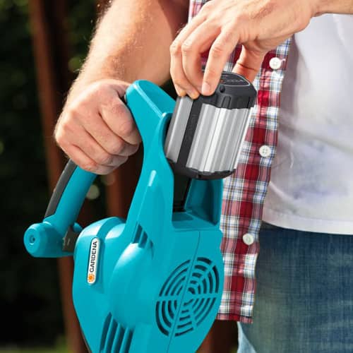 Купить Воздуходувка аккумуляторная Gardena AccuJet 18-Li без АКБ 18 B по низкой цене