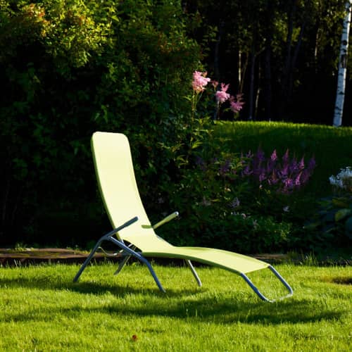 Купить Шезлонг складной 140х60х96 см с текстиленом микс по низкой цене