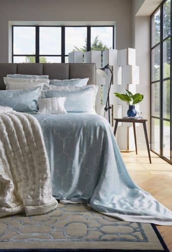 Купить Покрывало Gingerlily Windsor silver grey шелковое, 270х270 см по низкой цене