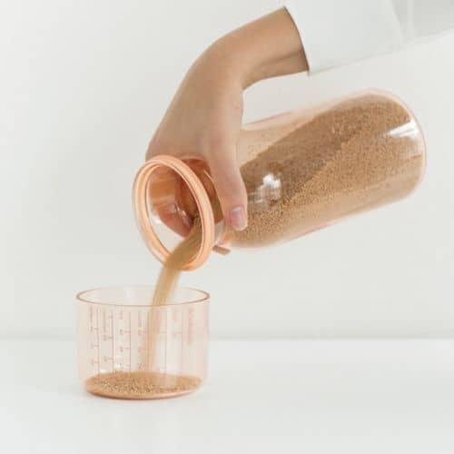 Купить Банка Brabantia пластиковая, с мерным стаканом, розовый 1,3 л по низкой цене