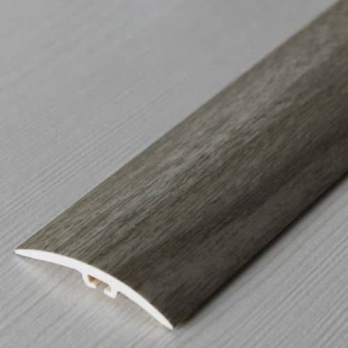 Деревянный, металлический, пластиковый напольный плинтус.